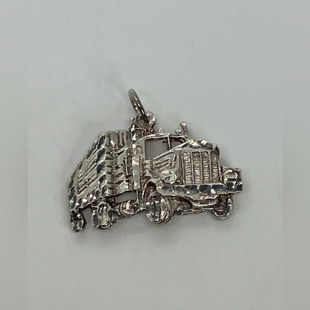Vtg 925 Sterling Silver Semi Truck Kenworth Peterbilt Mac Trucks Pendant
